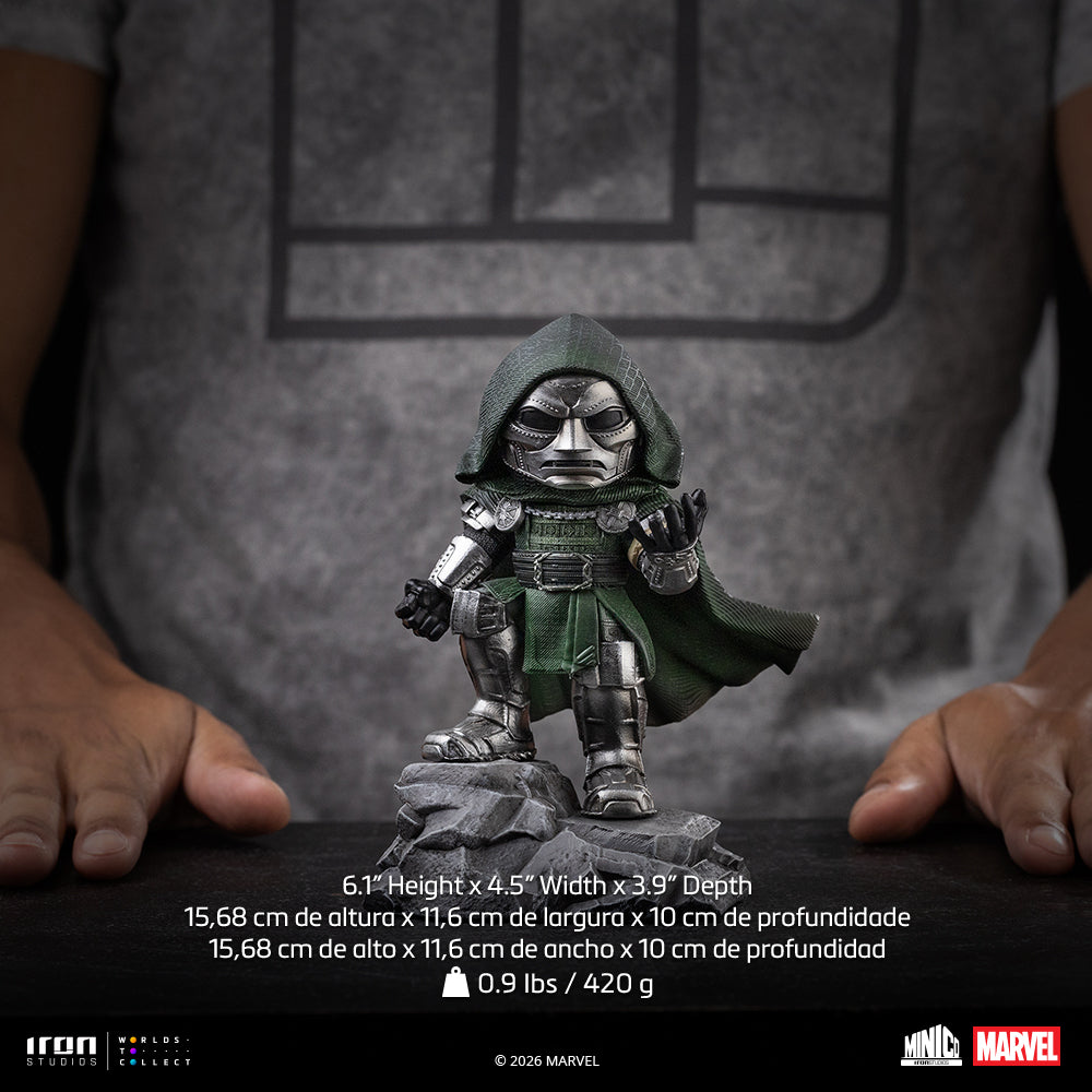 Hooded Armoured Villain - Mini Collectible Statue