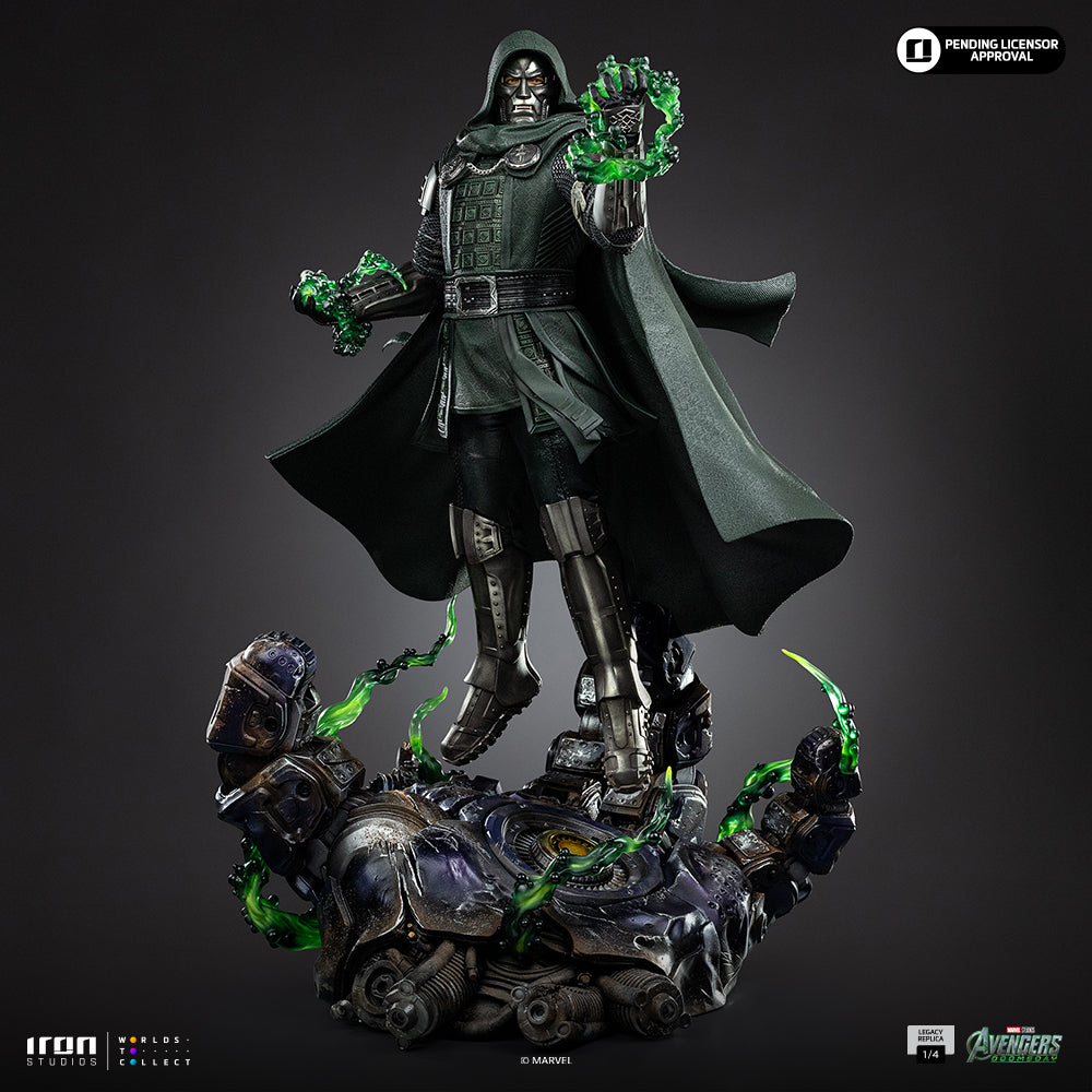Hooded Armoured Villain - 1/4 Scale Collectible Statue