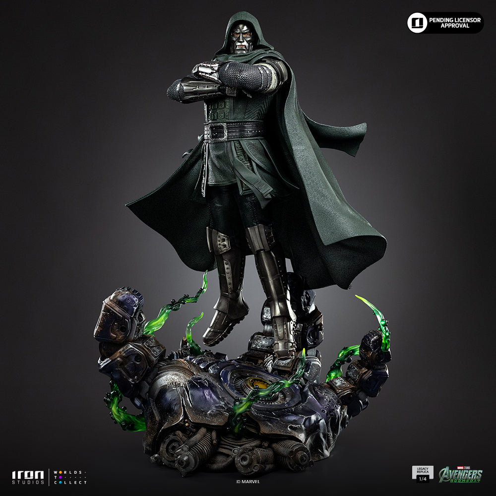 Hooded Armoured Villain - 1/4 Scale Collectible Statue