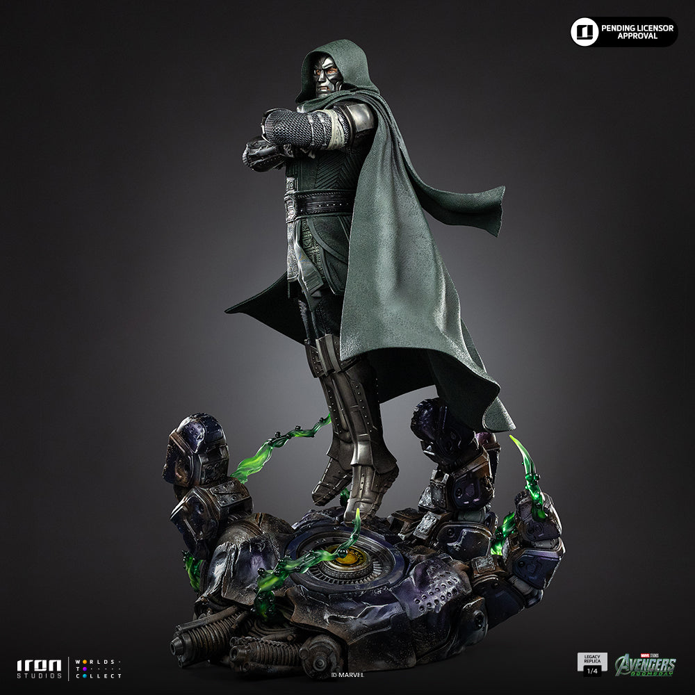 Hooded Armoured Villain - 1/4 Scale Collectible Statue