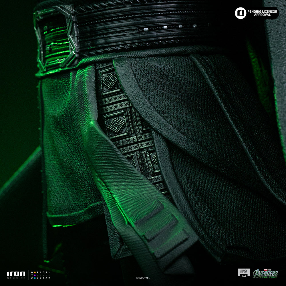 Hooded Armoured Villain - 1/4 Scale Collectible Statue