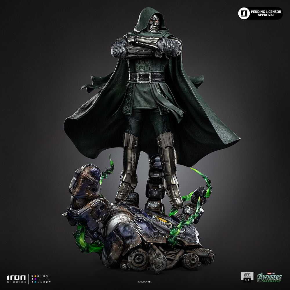 Hooded Armoured Villain - 1/4 Scale Collectible Statue