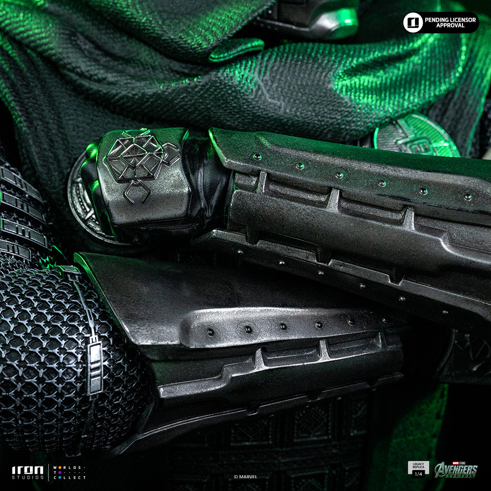 Hooded Armoured Villain - 1/4 Scale Collectible Statue