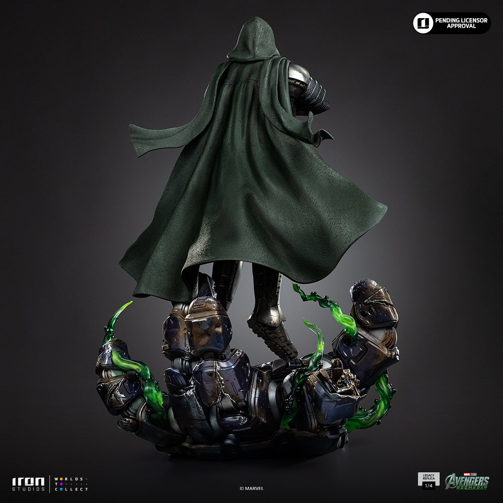 Hooded Armoured Villain - 1/4 Scale Collectible Statue