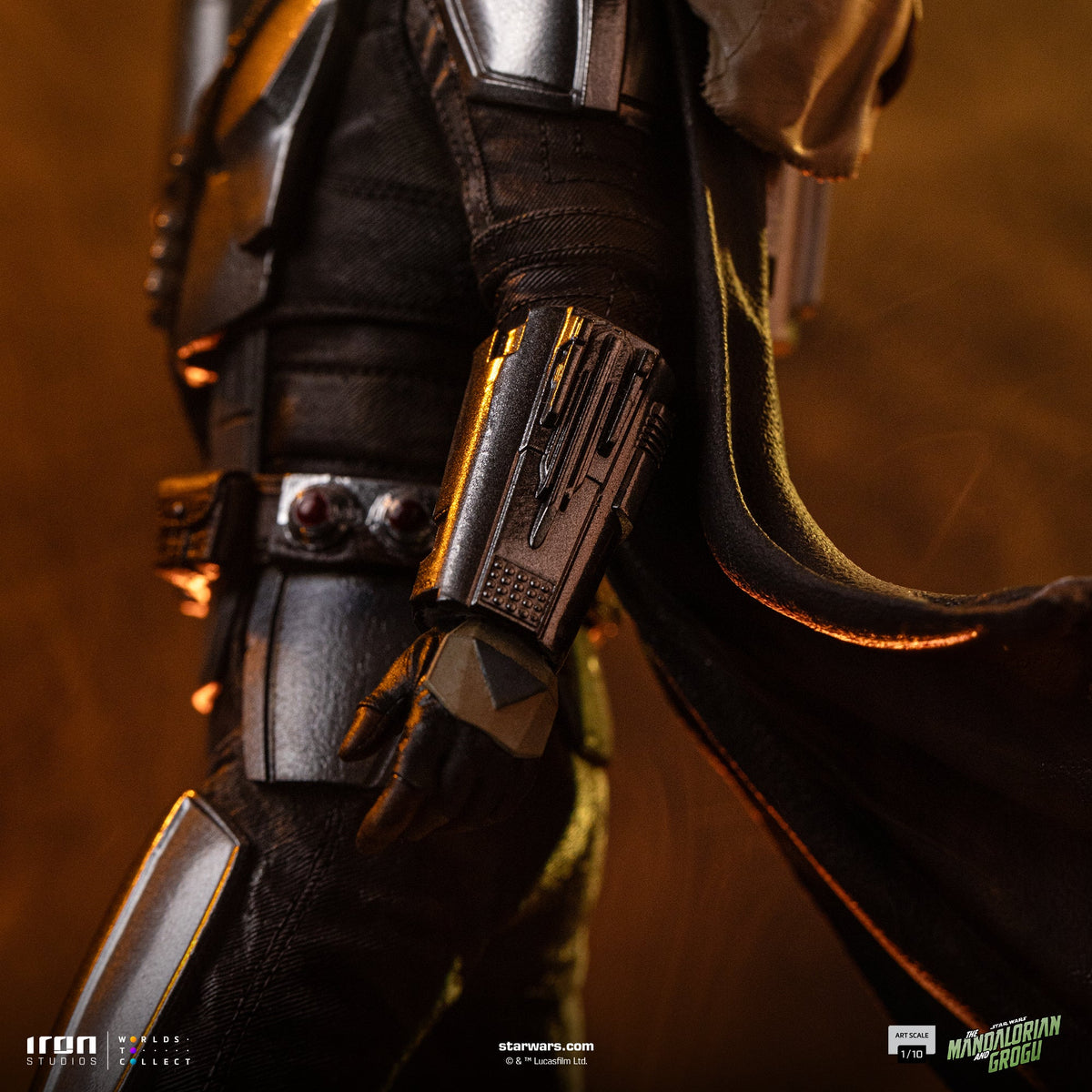 Armoured Bounty Hunter and Small Green Alien Scale 1/10 Statue