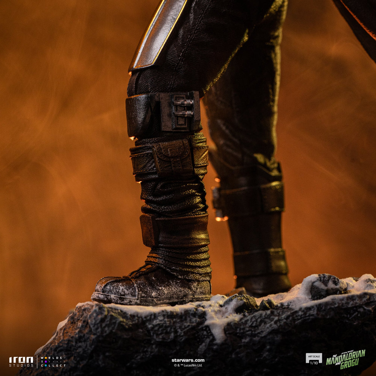 Armoured Bounty Hunter and Small Green Alien Scale 1/10 Statue