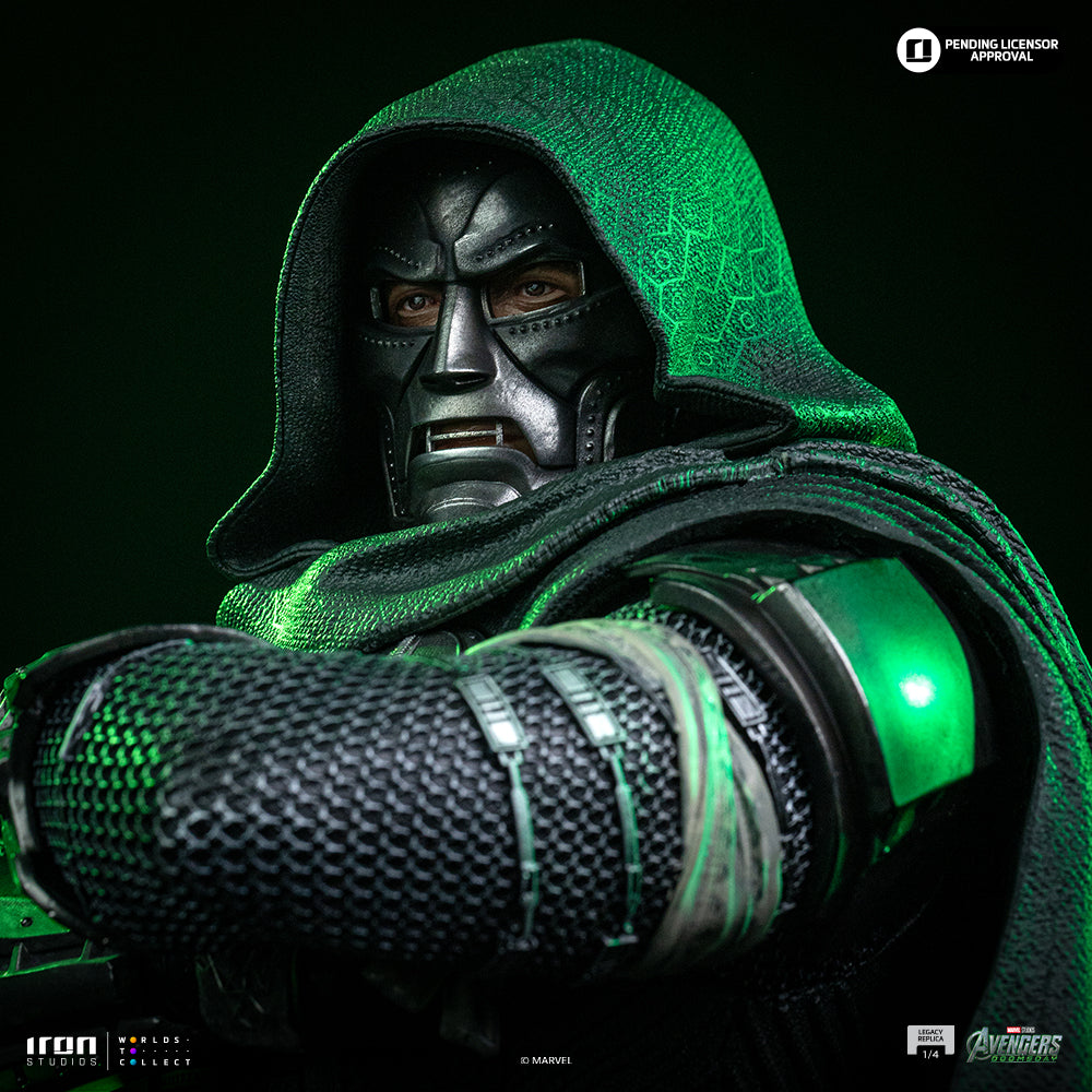 Hooded Armoured Villain - 1/4 Scale Collectible Statue