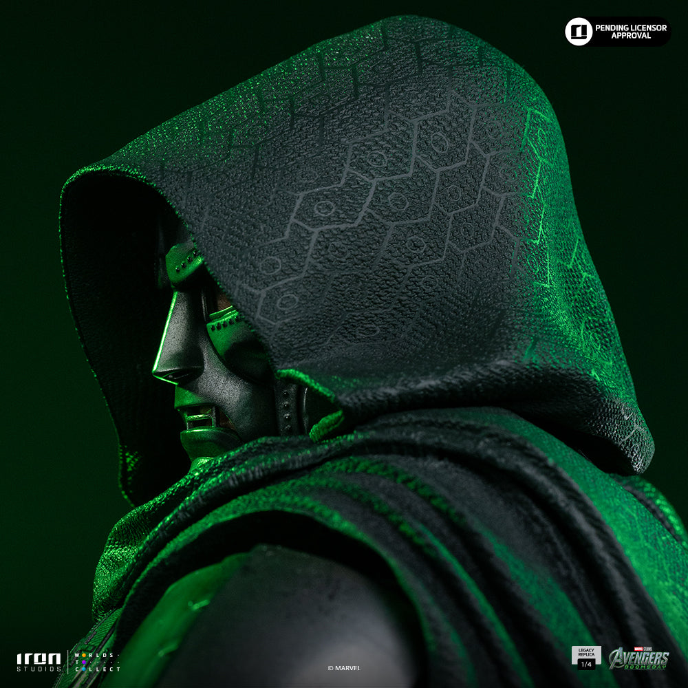Hooded Armoured Villain - 1/4 Scale Collectible Statue