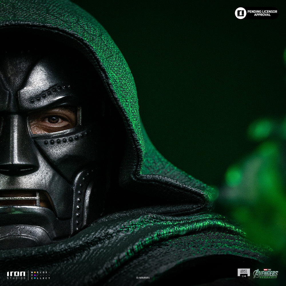 Hooded Armoured Villain - 1/4 Scale Collectible Statue