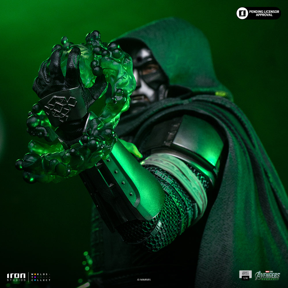 Hooded Armoured Villain - 1/4 Scale Collectible Statue