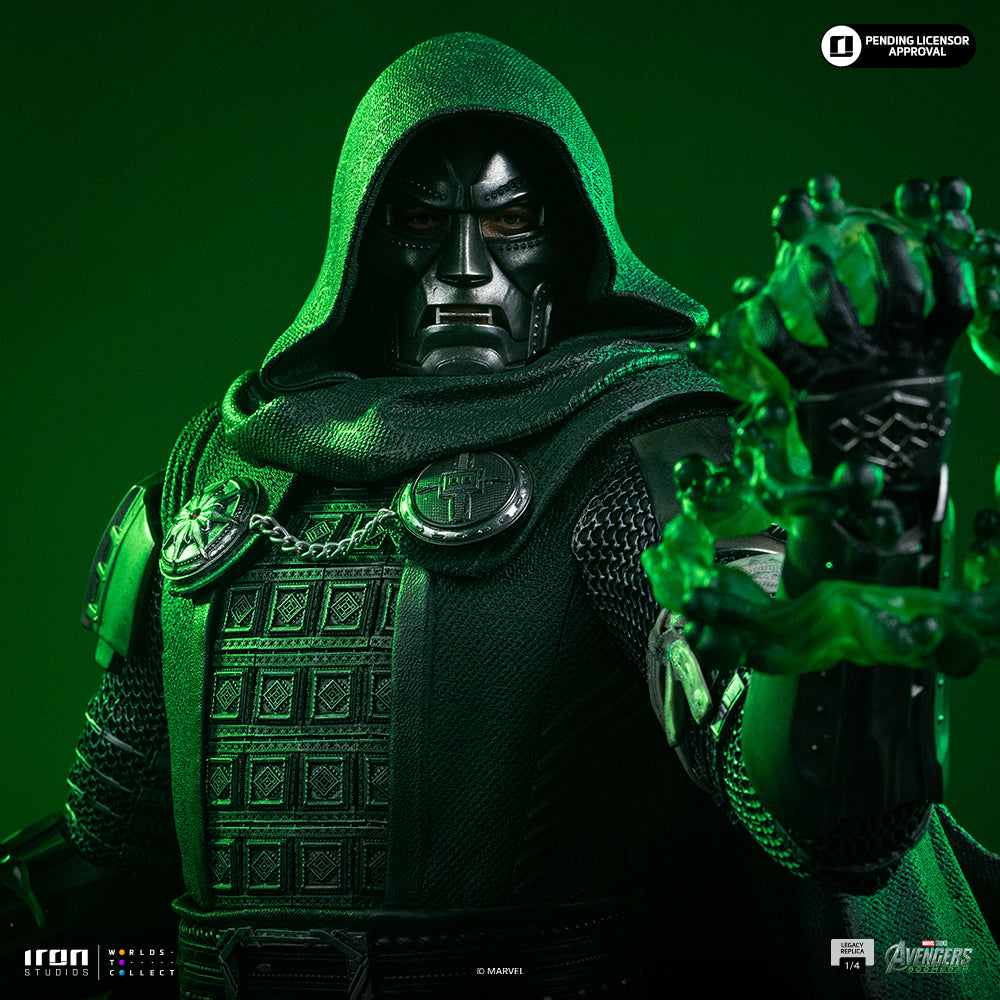 Hooded Armoured Villain - 1/4 Scale Collectible Statue