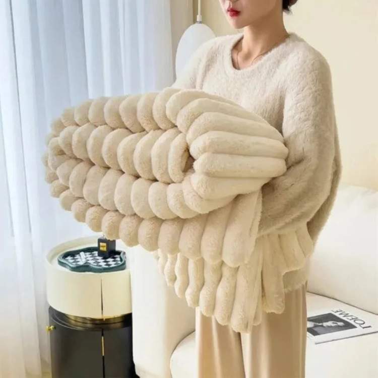 Faux-Fur Weighted Blanket – CloudStripe Soft Comfort Blanket