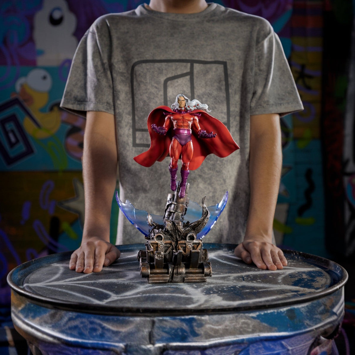 Helmeted Magnetic Villain - Scale 1/10 Statue