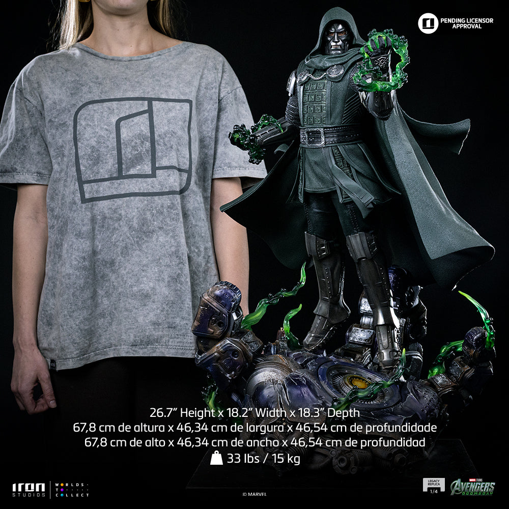 Hooded Armoured Villain - 1/4 Scale Collectible Statue