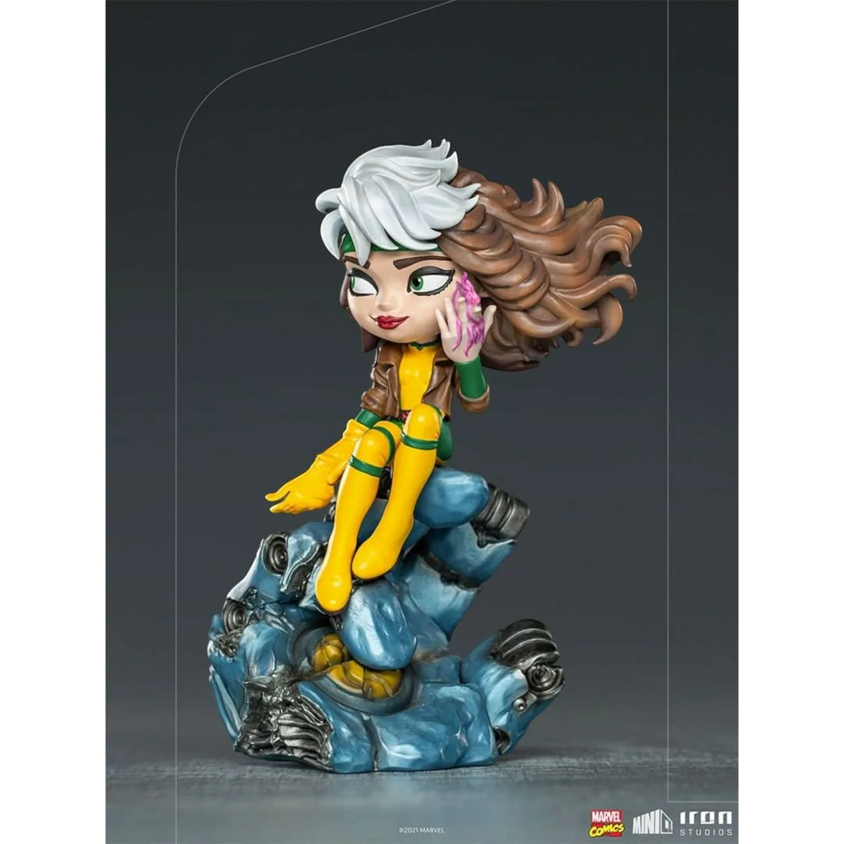 Green-Suited Heroine Mini Statue