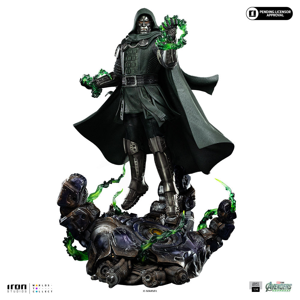 Hooded Armoured Villain - 1/4 Scale Collectible Statue