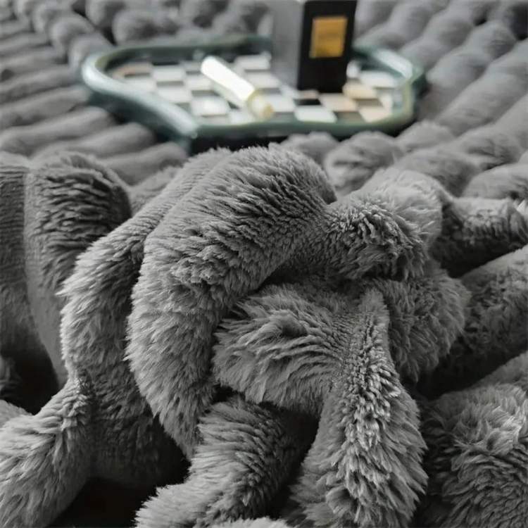 Faux-Fur Weighted Blanket – CloudStripe Soft Comfort Blanket