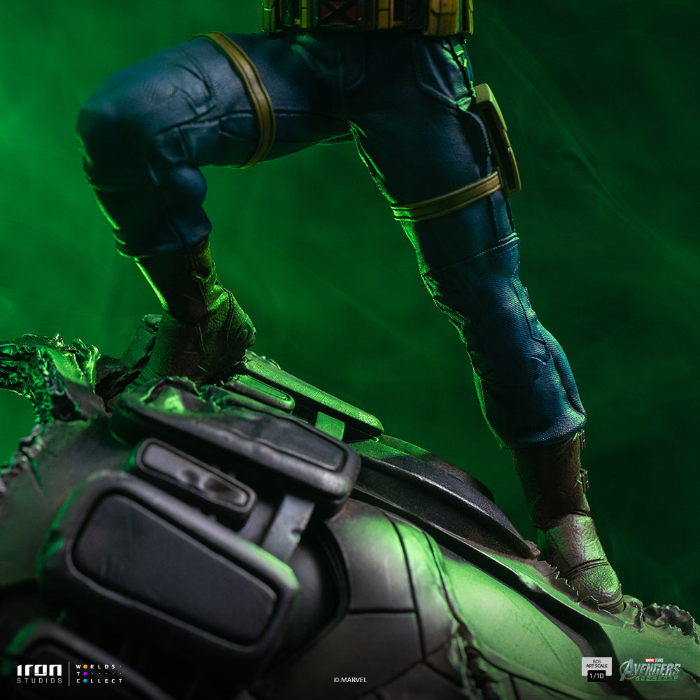 Visor-Wearing Hero - Scale 1/10 Collectible Statue