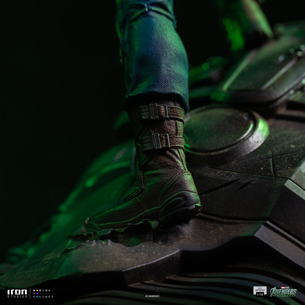 Visor-Wearing Hero - Scale 1/10 Collectible Statue