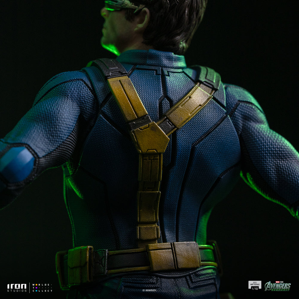Visor-Wearing Hero - Scale 1/10 Collectible Statue