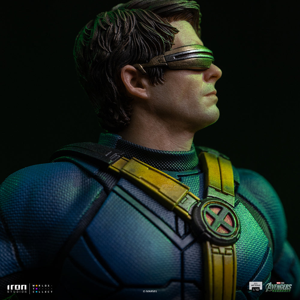 Visor-Wearing Hero - Scale 1/10 Collectible Statue