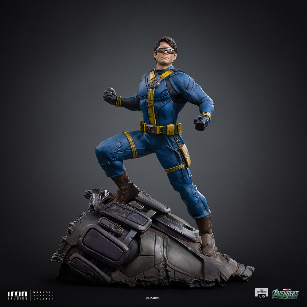 Visor-Wearing Hero - Scale 1/10 Collectible Statue