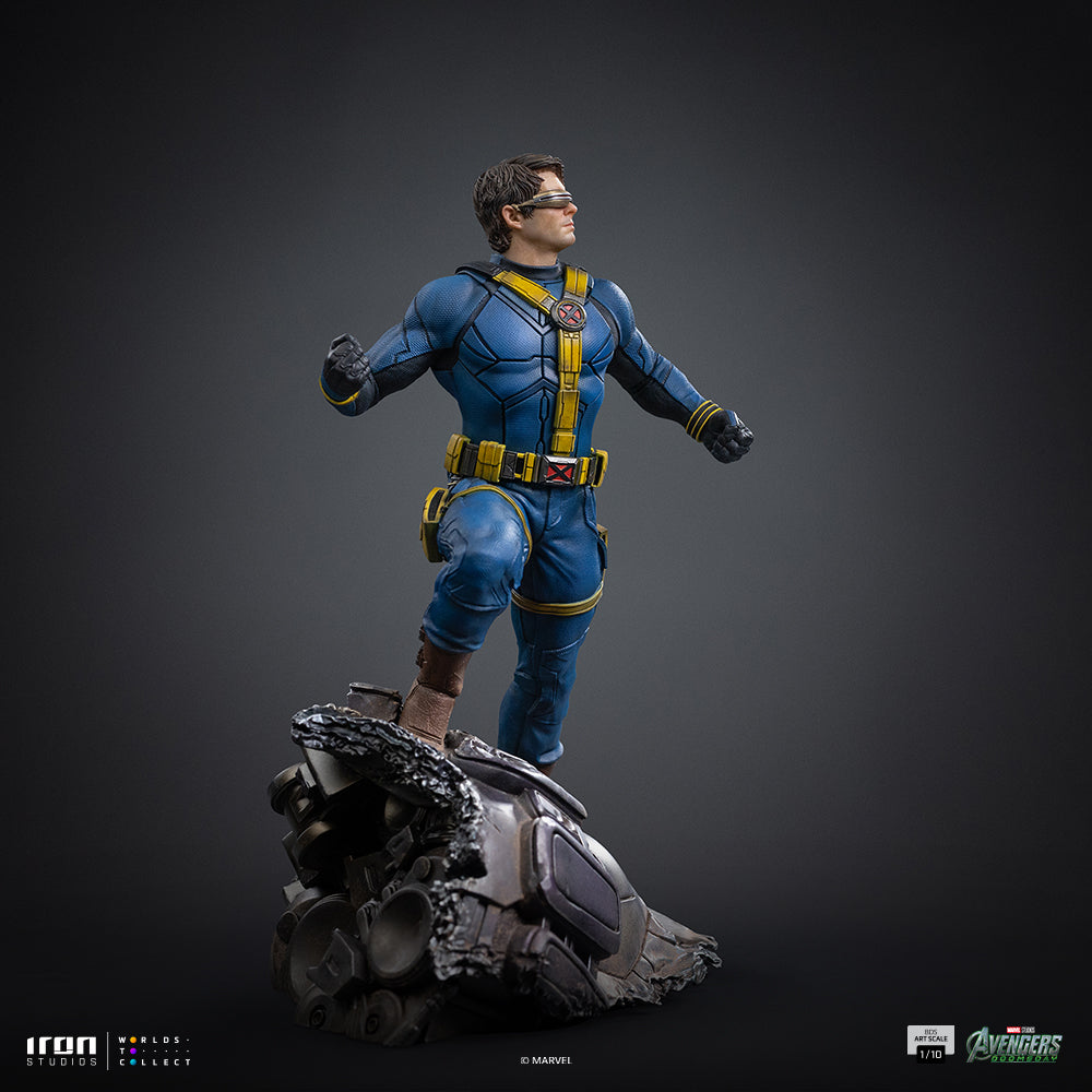 Visor-Wearing Hero - Scale 1/10 Collectible Statue