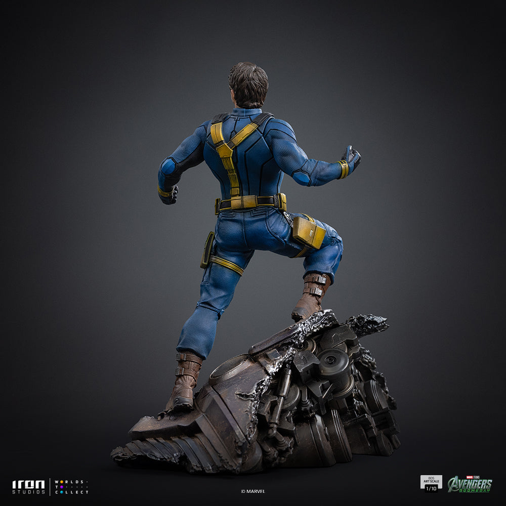 Visor-Wearing Hero - Scale 1/10 Collectible Statue