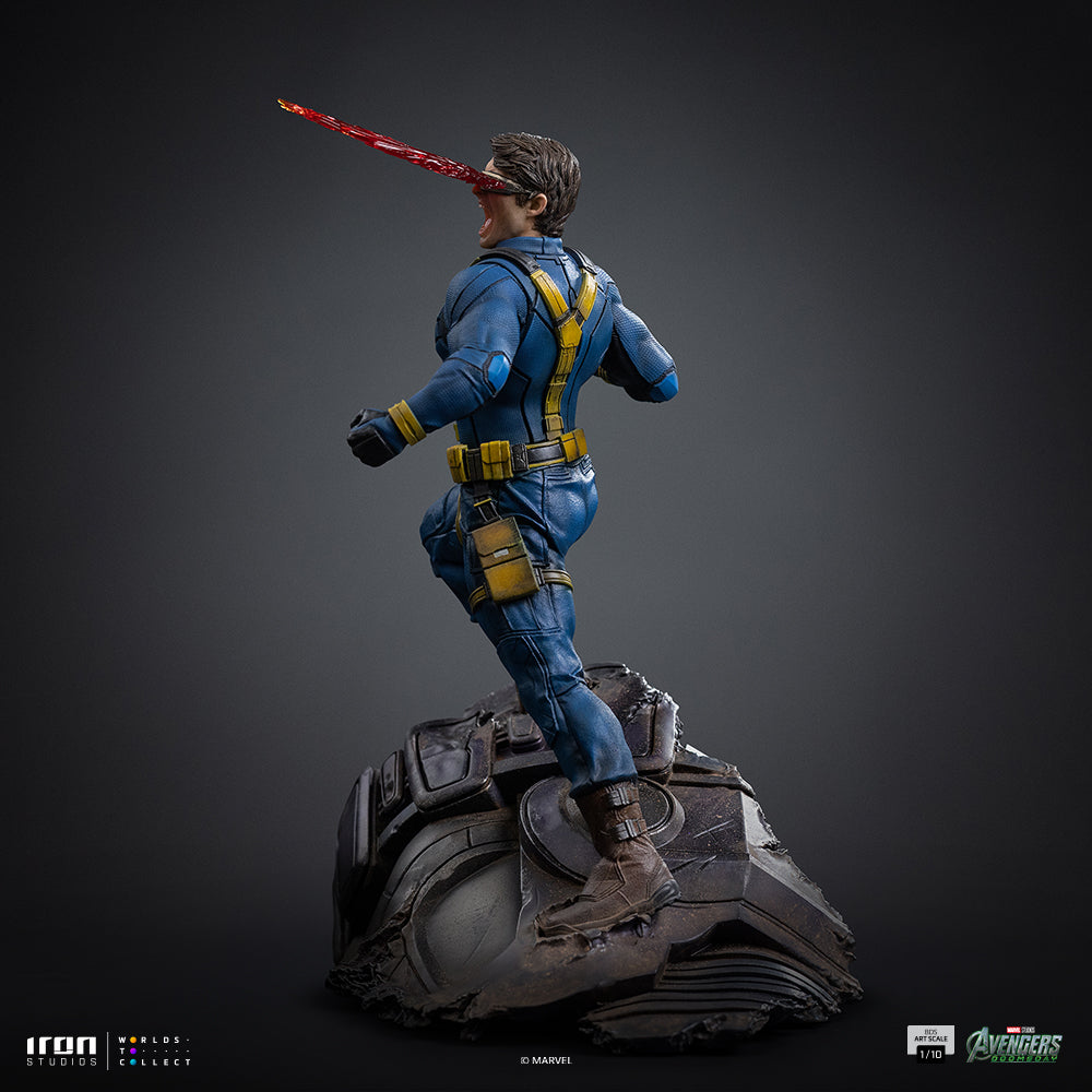 Visor-Wearing Hero - Scale 1/10 Collectible Statue