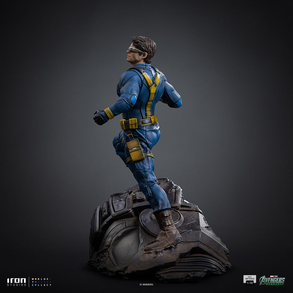 Visor-Wearing Hero - Scale 1/10 Collectible Statue