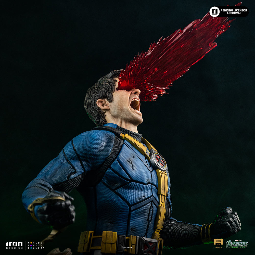 Visor-Wearing Hero Deluxe Version - 1/4 Scale Collectible Statue