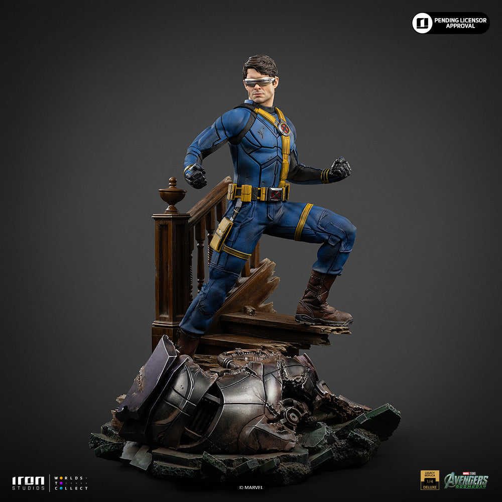 Visor-Wearing Hero Deluxe Version - 1/4 Scale Collectible Statue