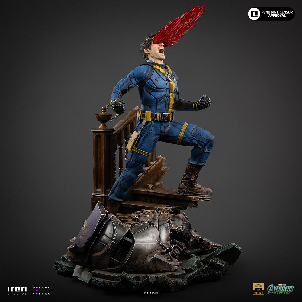 Visor-Wearing Hero Deluxe Version - 1/4 Scale Collectible Statue