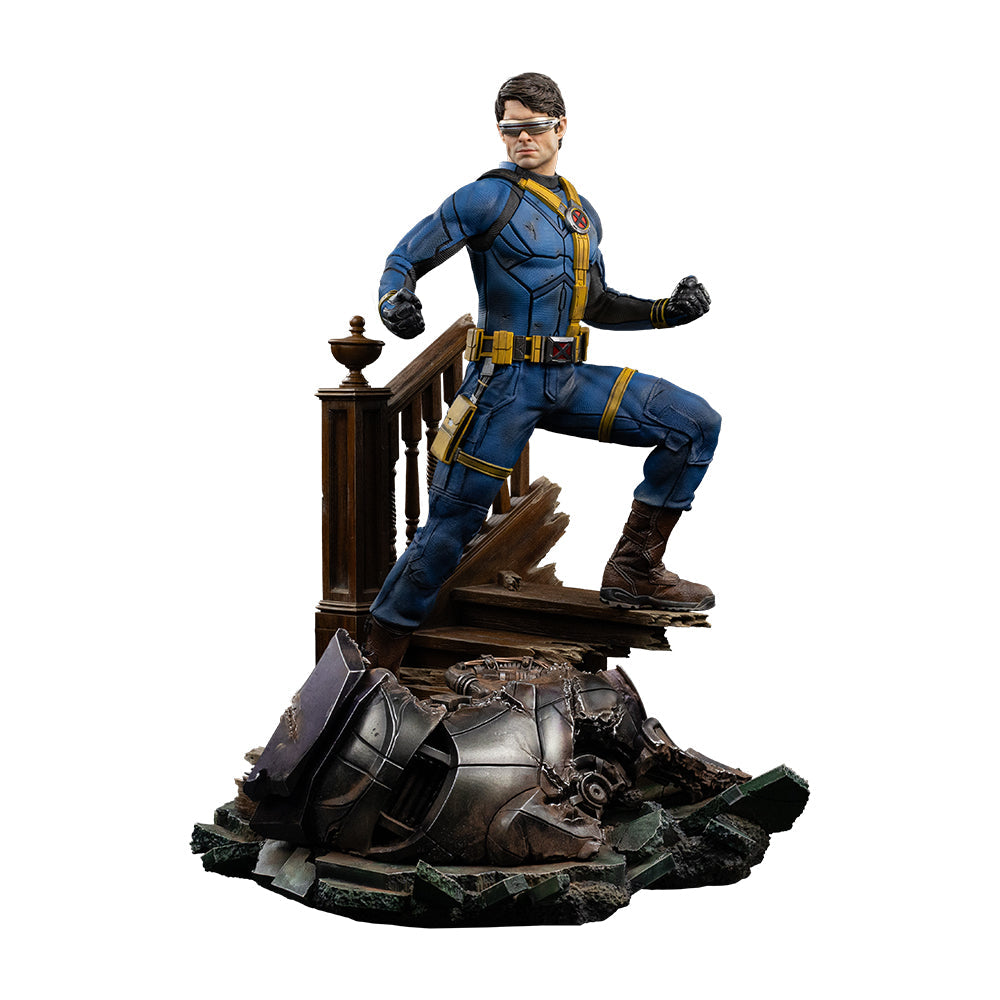 Visor-Wearing Hero Regular Version - 1/4 Scale Collectible Statue