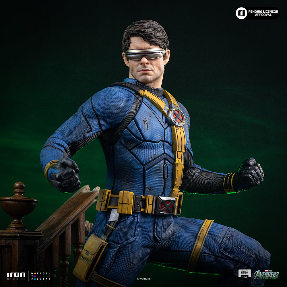 Visor-Wearing Hero Regular Version - 1/4 Scale Collectible Statue