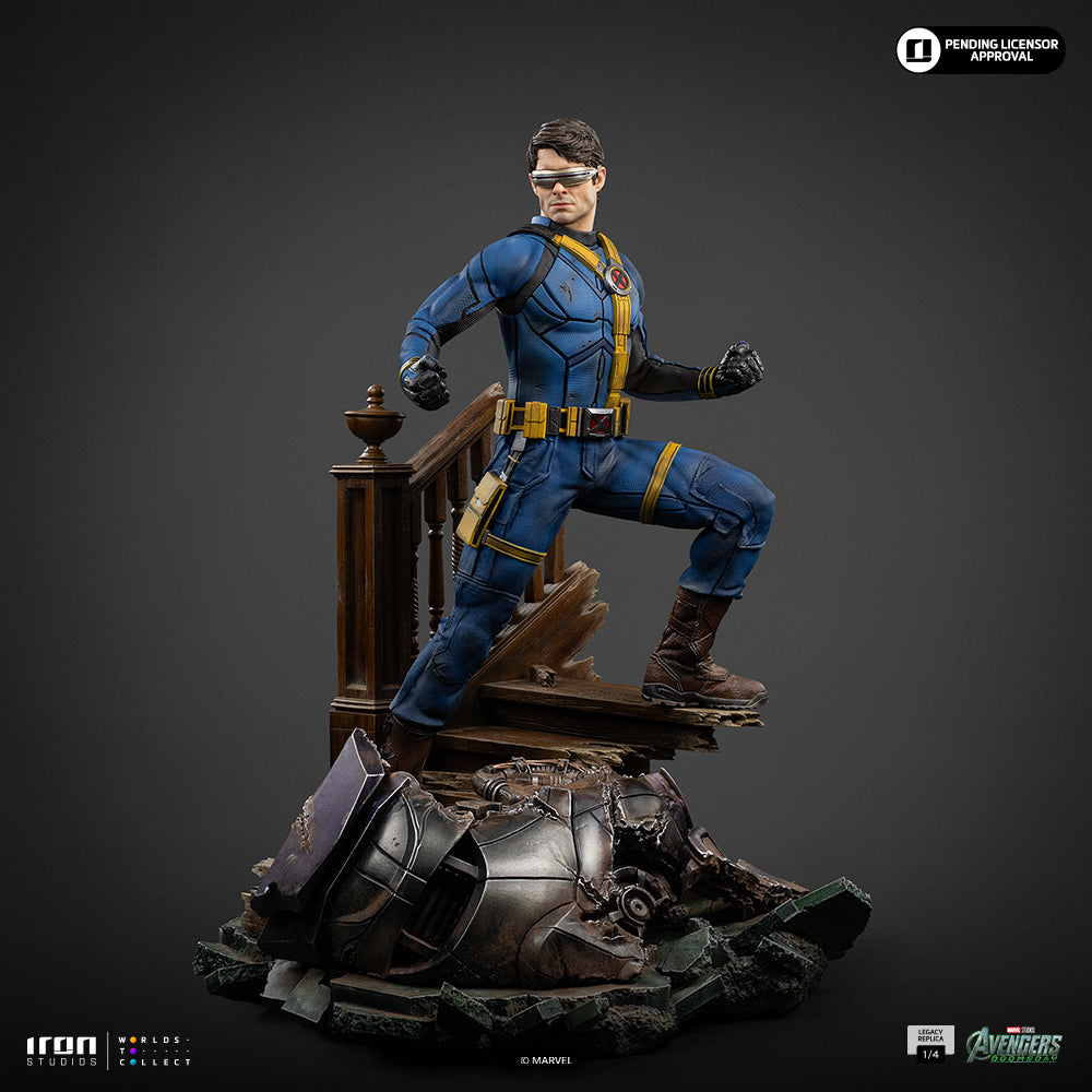 Visor-Wearing Hero Regular Version - 1/4 Scale Collectible Statue