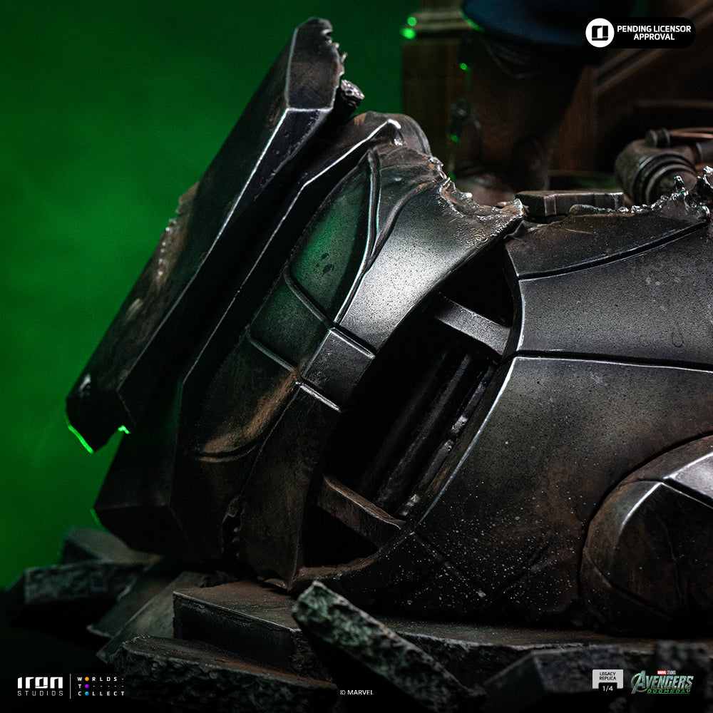Visor-Wearing Hero Regular Version - 1/4 Scale Collectible Statue