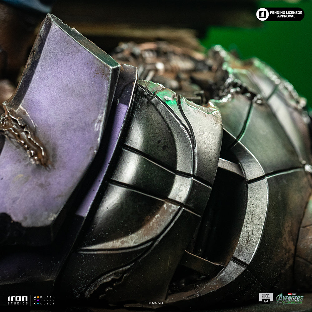 Visor-Wearing Hero Regular Version - 1/4 Scale Collectible Statue