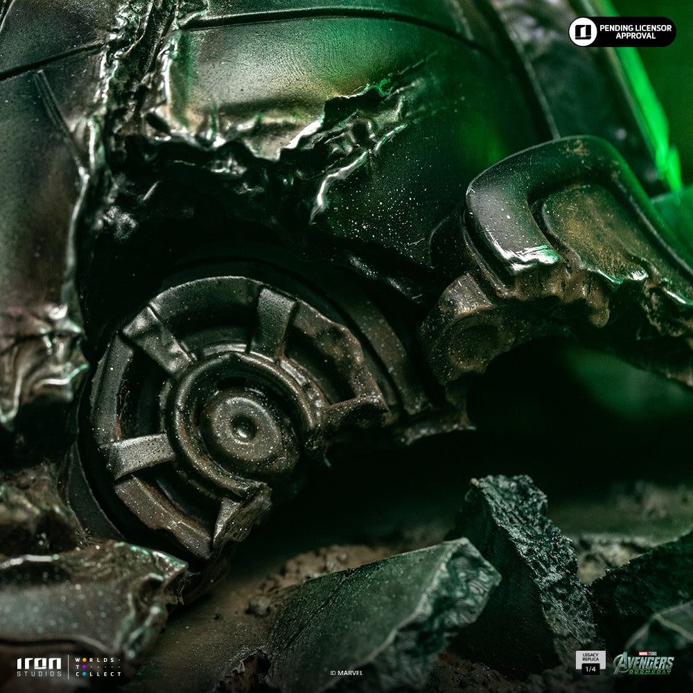 Visor-Wearing Hero Regular Version - 1/4 Scale Collectible Statue