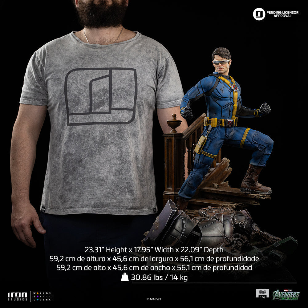Visor-Wearing Hero Regular Version - 1/4 Scale Collectible Statue