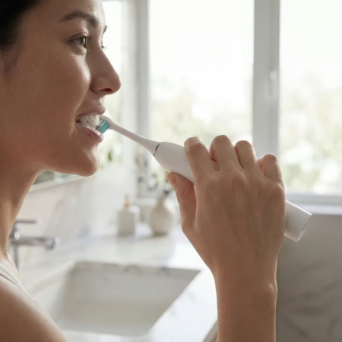 Rechargeable Electric Toothbrush – Portable Daily Oral Care Brush